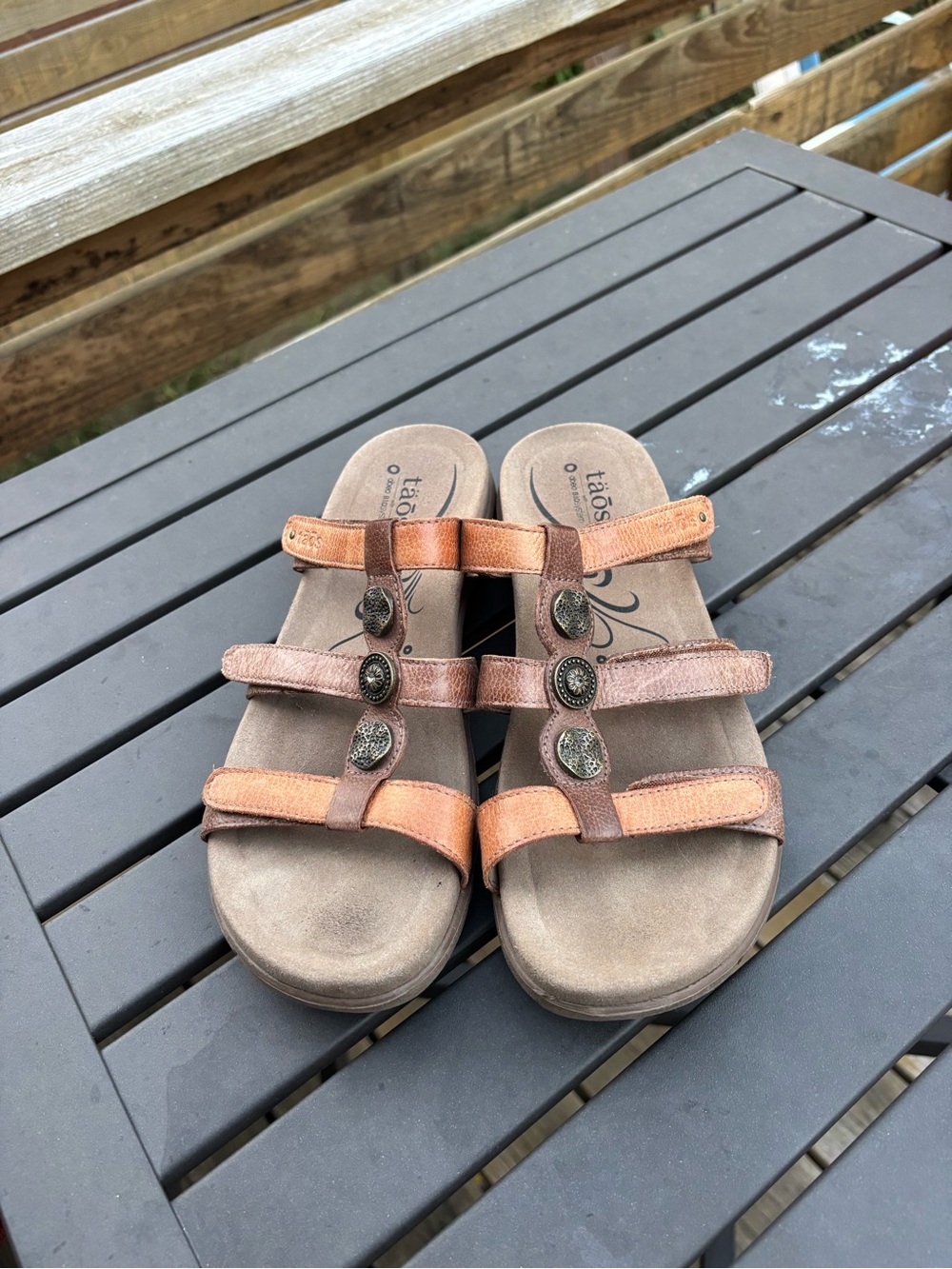 Taos Prize 4 sandals comfort medallions Y2K boho size 10